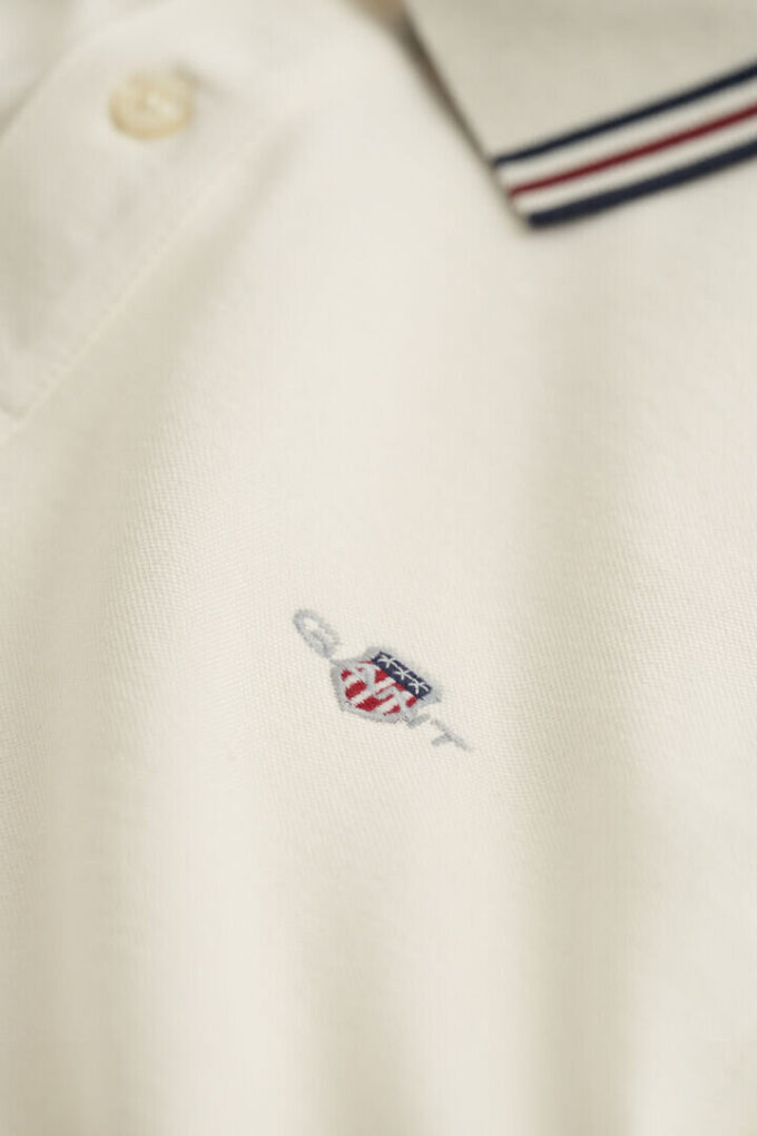Camisa polo com gola com detalhes
