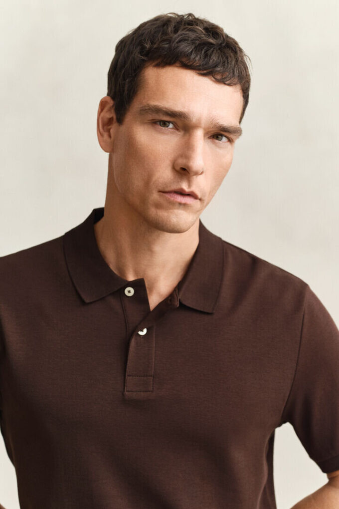 Camisa polo em malha interlock
