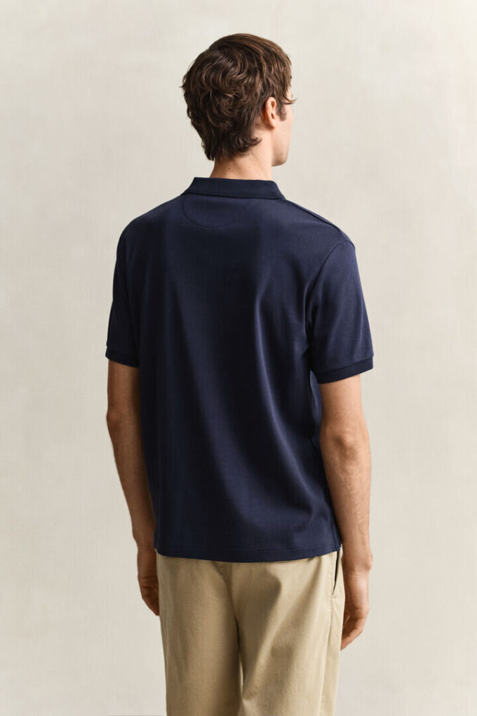 Camisa polo em malha interlock