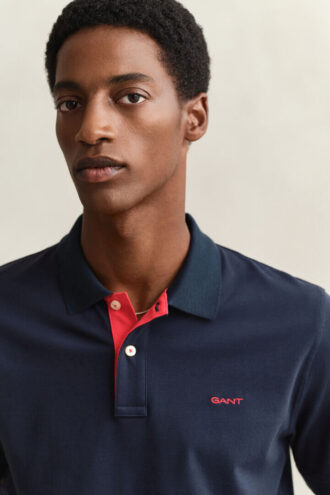 Camisa polo em piqué contrastante