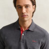 Camisa polo em piqué contrastante