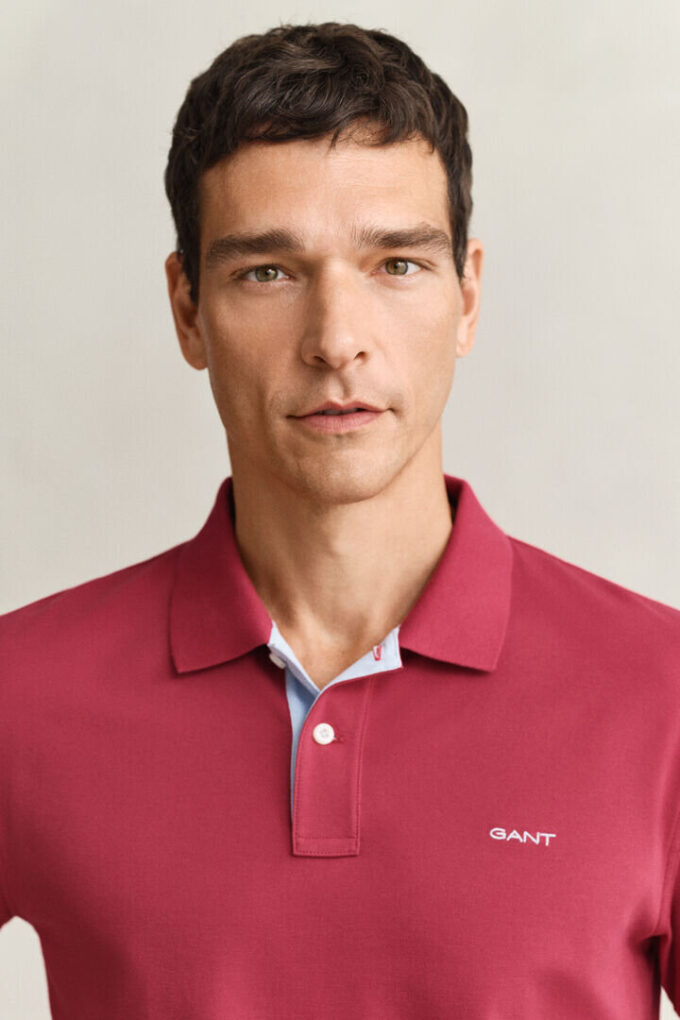 Camisa polo em piqué contrastante
