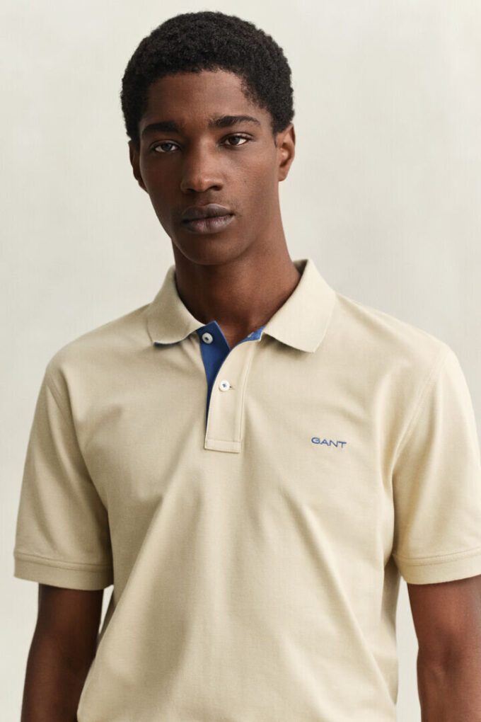 Camisa polo em piqué contrastante