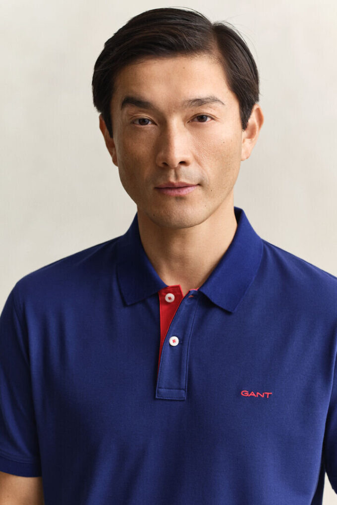 Camisa polo em piqué contrastante