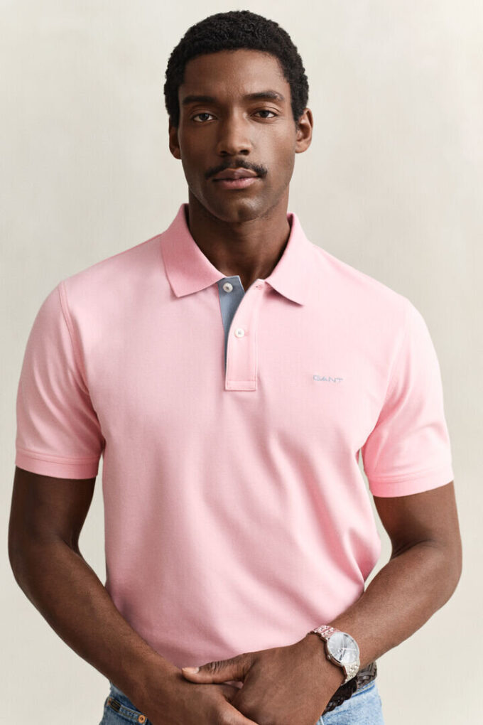 Camisa polo em piqué contrastante