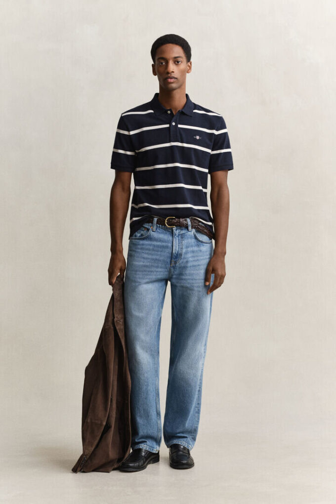 Camisa polo às riscas