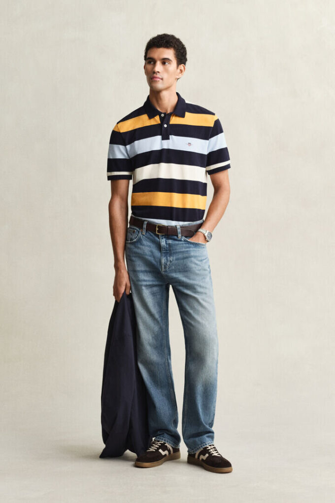 Camisa polo às riscas