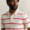 Camisa polo às riscas