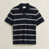 Camisa polo às riscas
