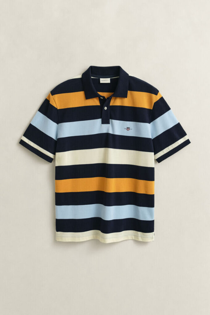 Camisa polo às riscas