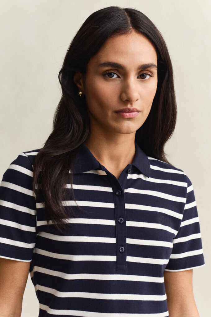 Camisa polo às riscas em piqué
