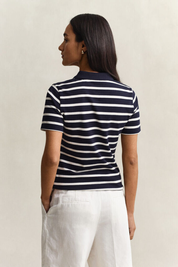 Camisa polo às riscas em piqué