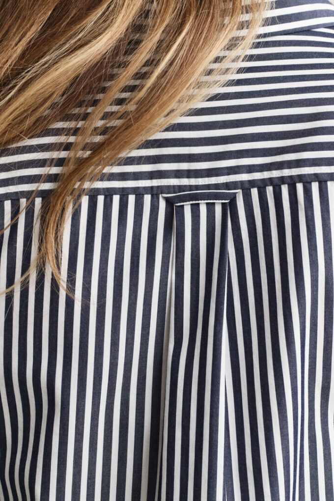 Camisas clássicas de popeline às riscas com corte regular