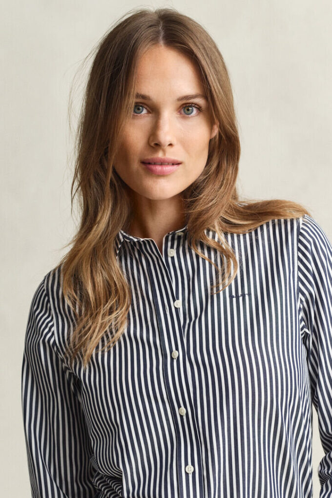 Camisas clássicas de popeline às riscas com corte regular
