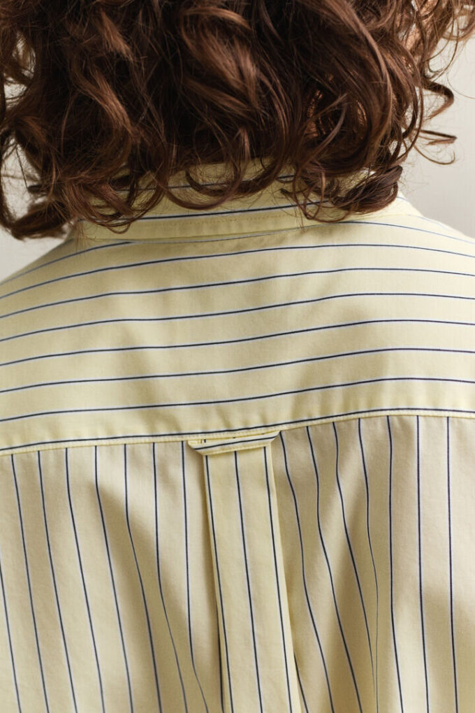 Camisas clássicas de popeline às riscas com corte regular