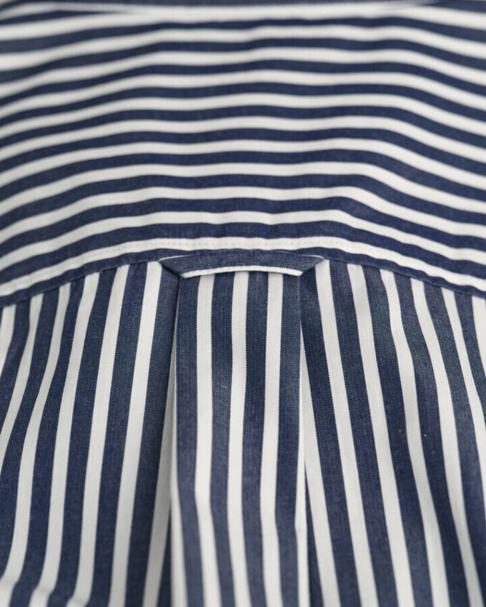 Camisas clássicas de popeline às riscas com corte regular
