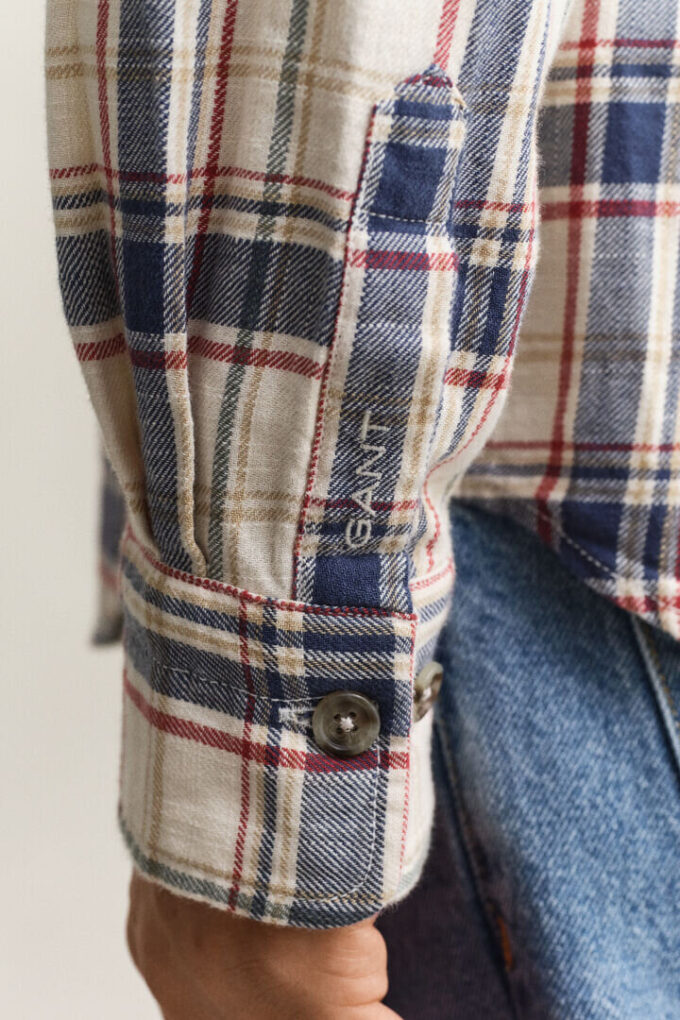 Camisas com bolsos de patch em sarja