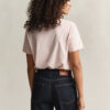 Camisas com decote em V e escudo