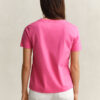 Camisas com decote em V e escudo
