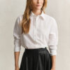 Camisas com riscas bordadas