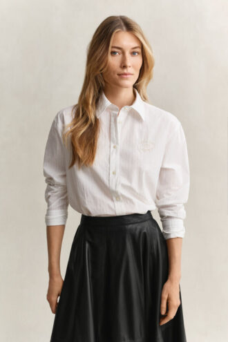 Camisas com riscas bordadas