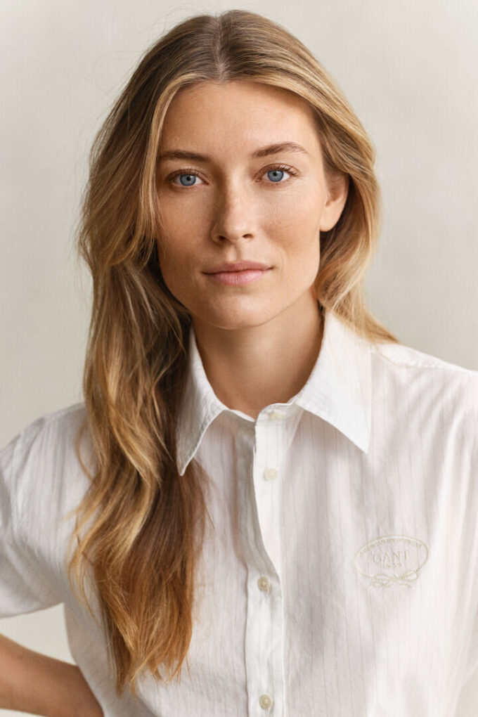 Camisas com riscas bordadas