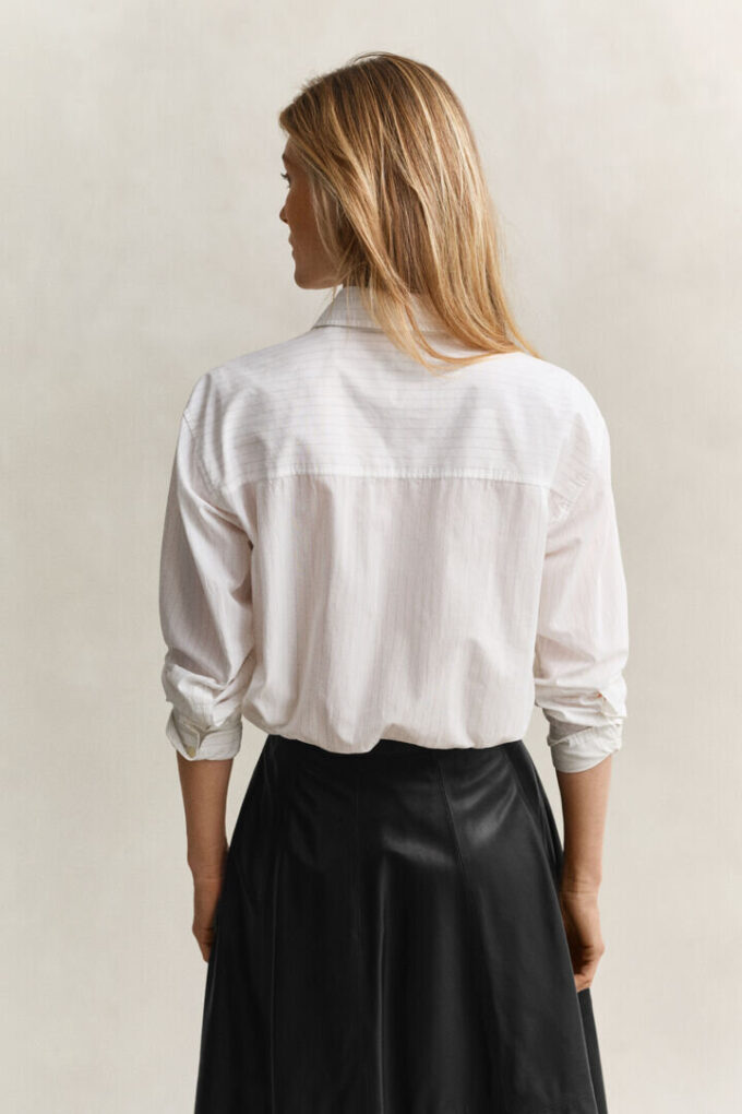Camisas com riscas bordadas