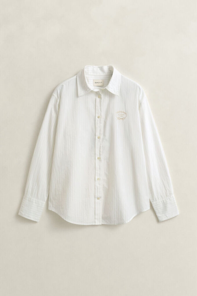Camisas com riscas bordadas