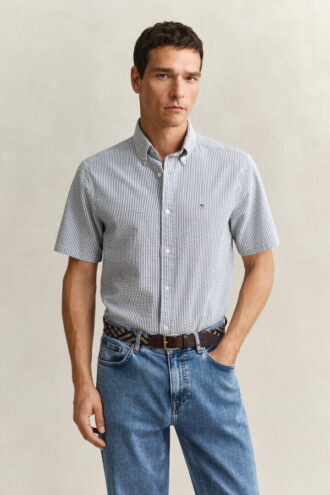 Camisas de calções em seersucker às riscas
