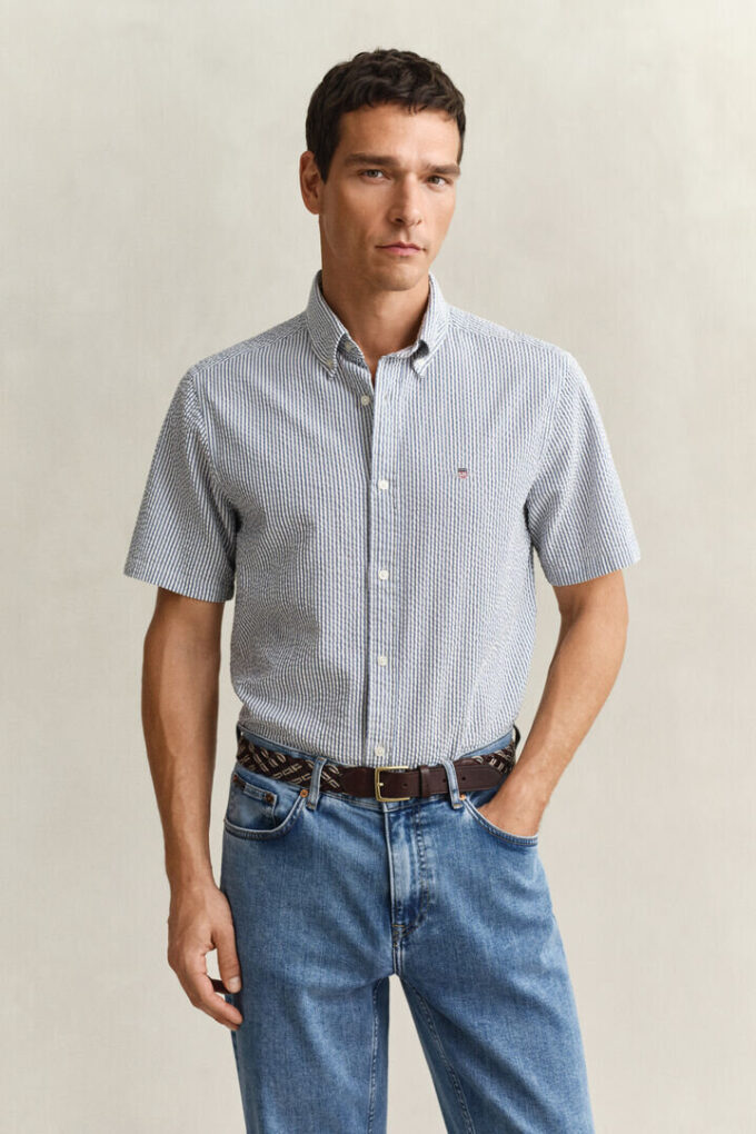 Camisas de calções em seersucker às riscas