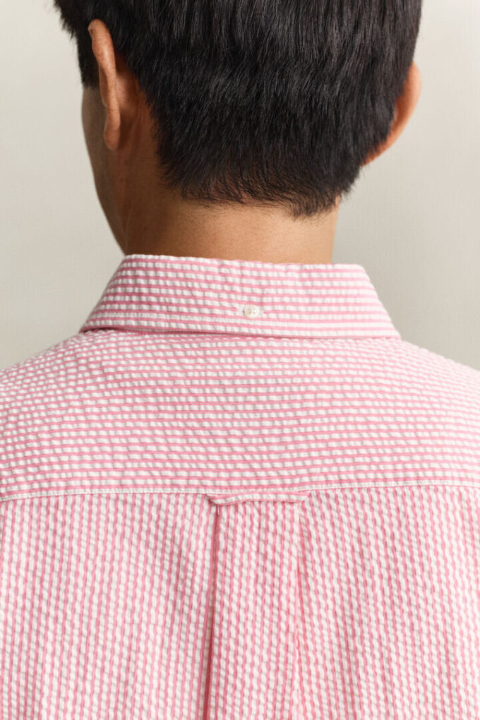 Camisas de calções em seersucker às riscas