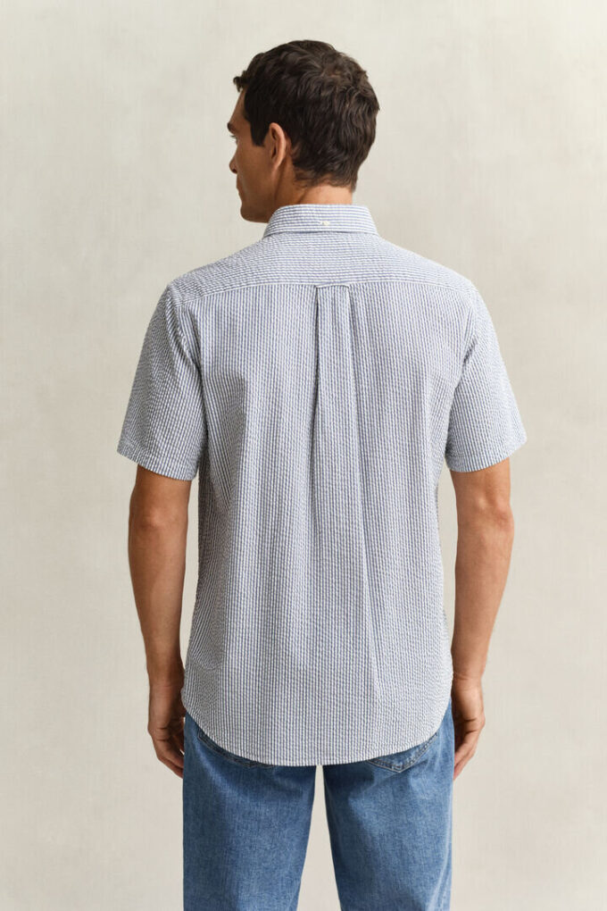 Camisas de calções em seersucker às riscas