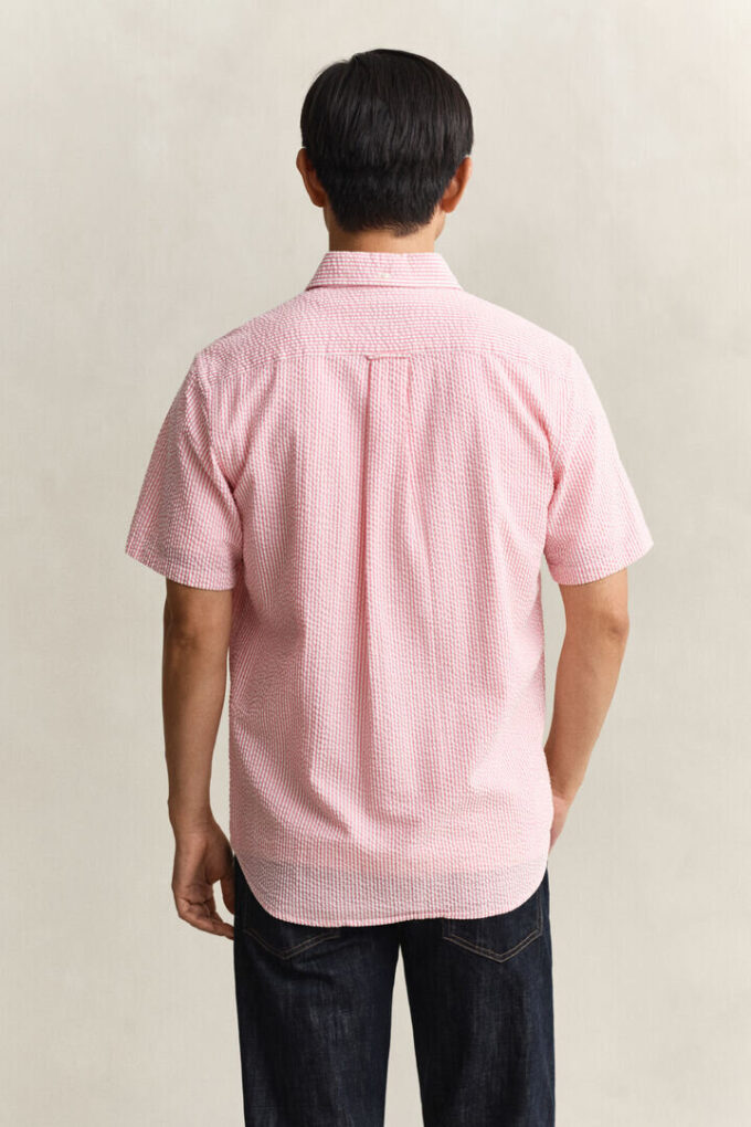 Camisas de calções em seersucker às riscas