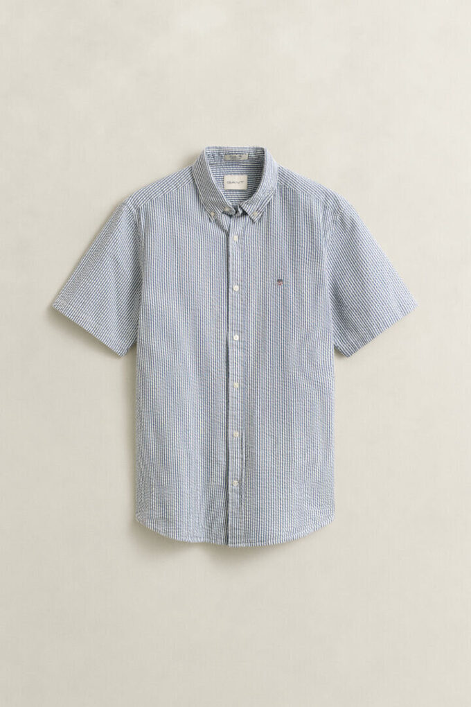 Camisas de calções em seersucker às riscas