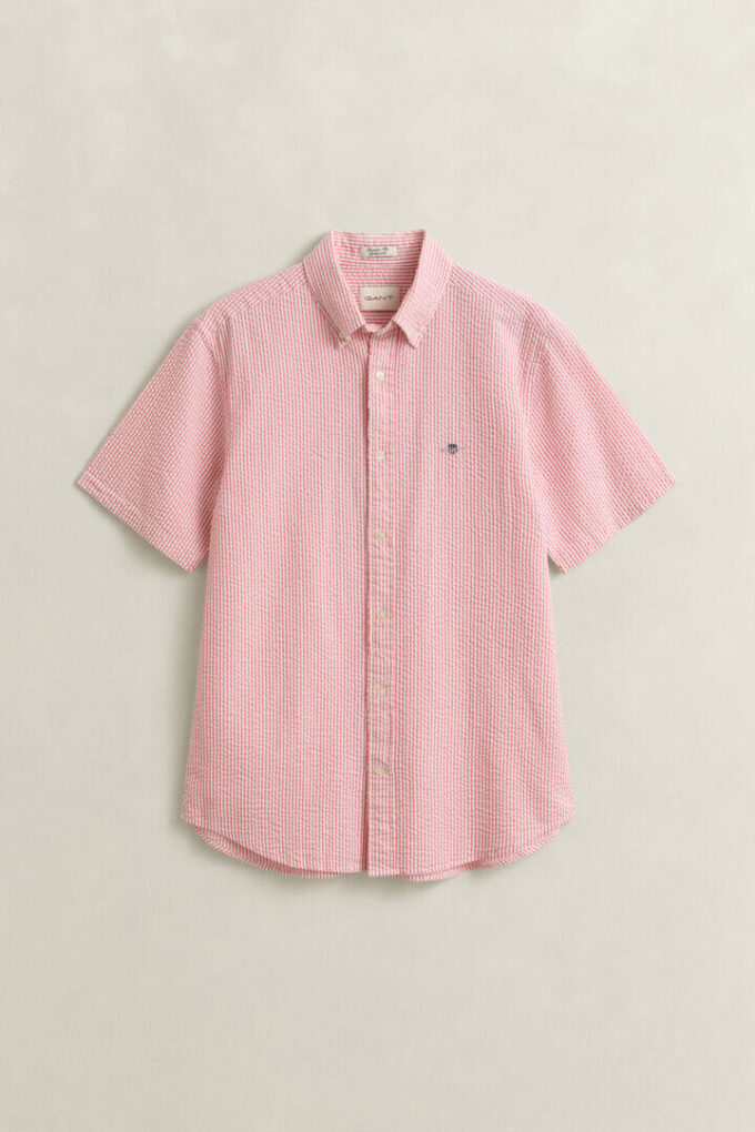 Camisas de calções em seersucker às riscas