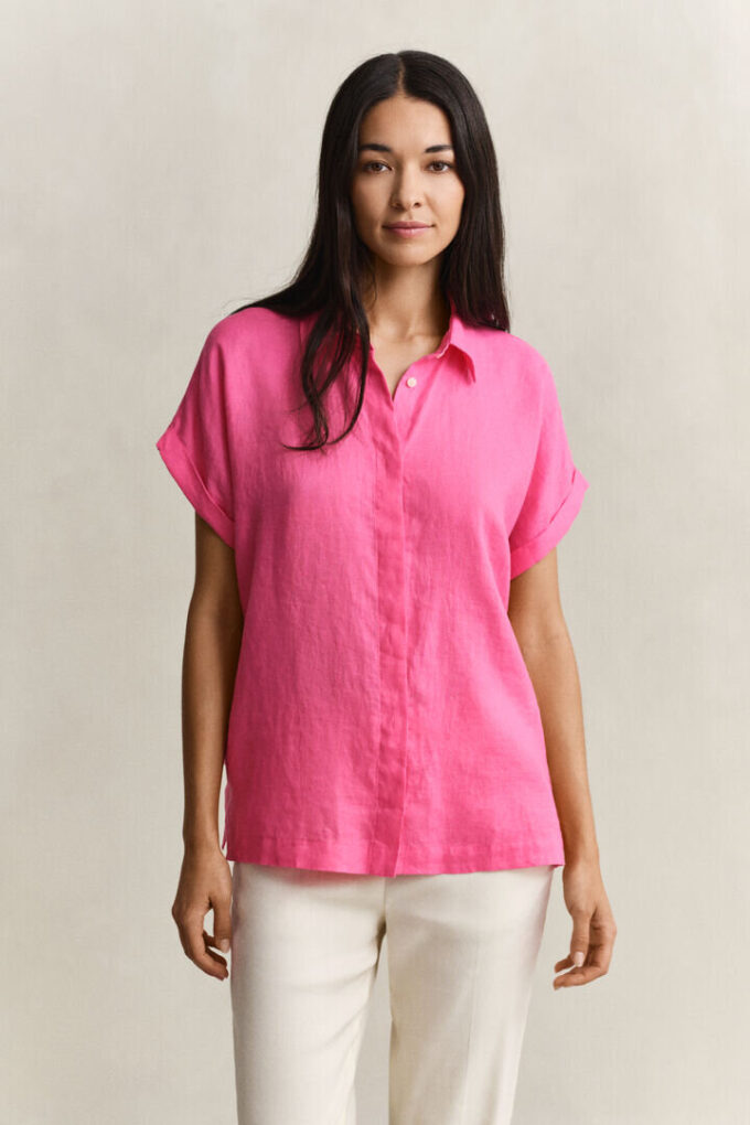 Camisas de linho com mangas curtas