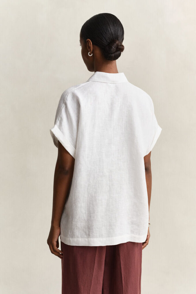 Camisas de linho com mangas curtas