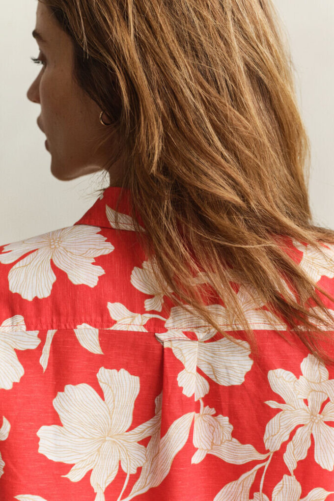 Camisas de linho com padrão floral