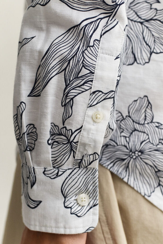 Camisas de linho com padrão floral