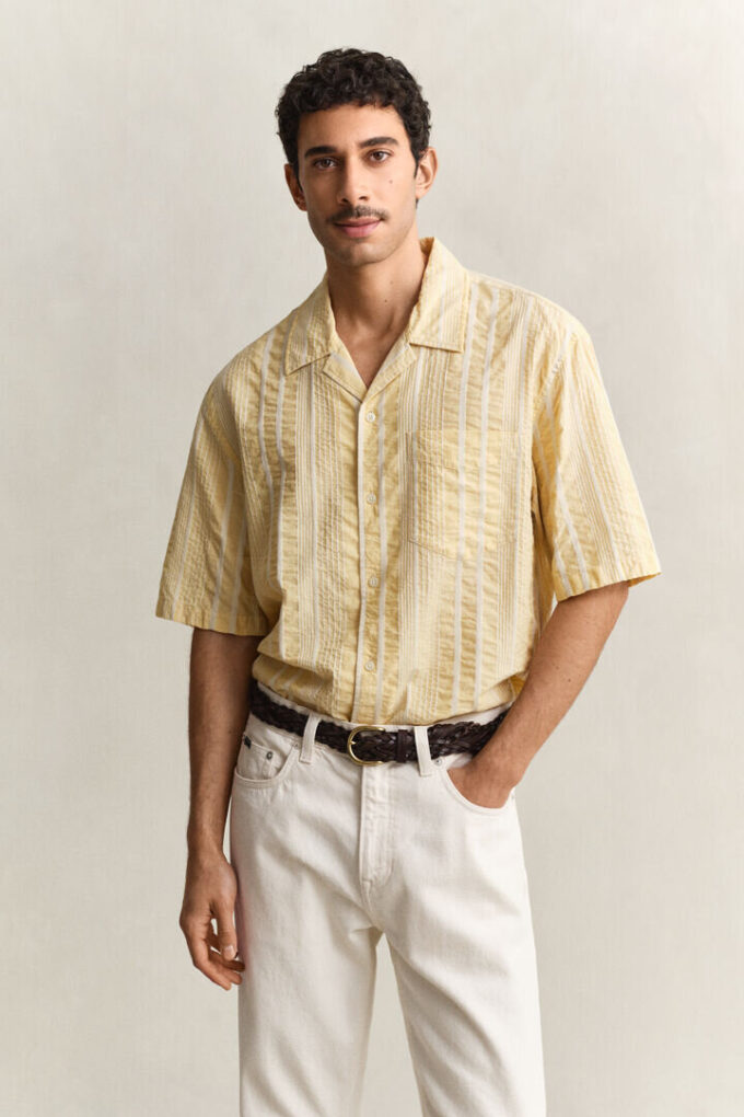 Camisas de manga curta em seersucker