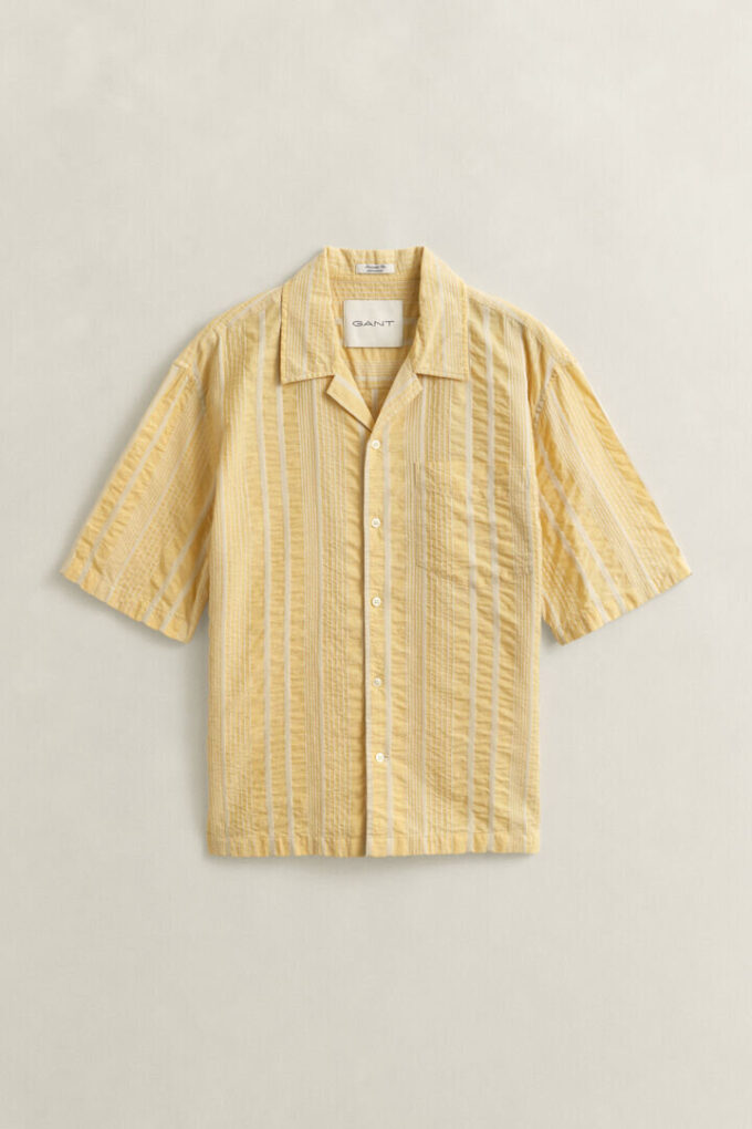 Camisas de manga curta em seersucker