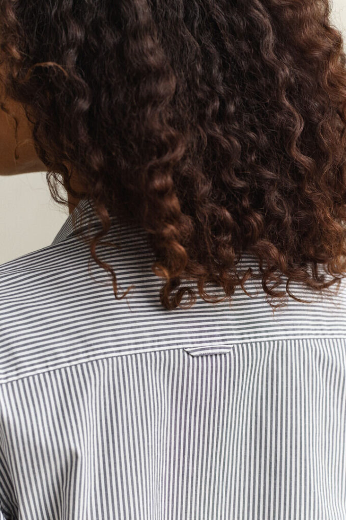 Camisas de popeline às riscas com corte justo