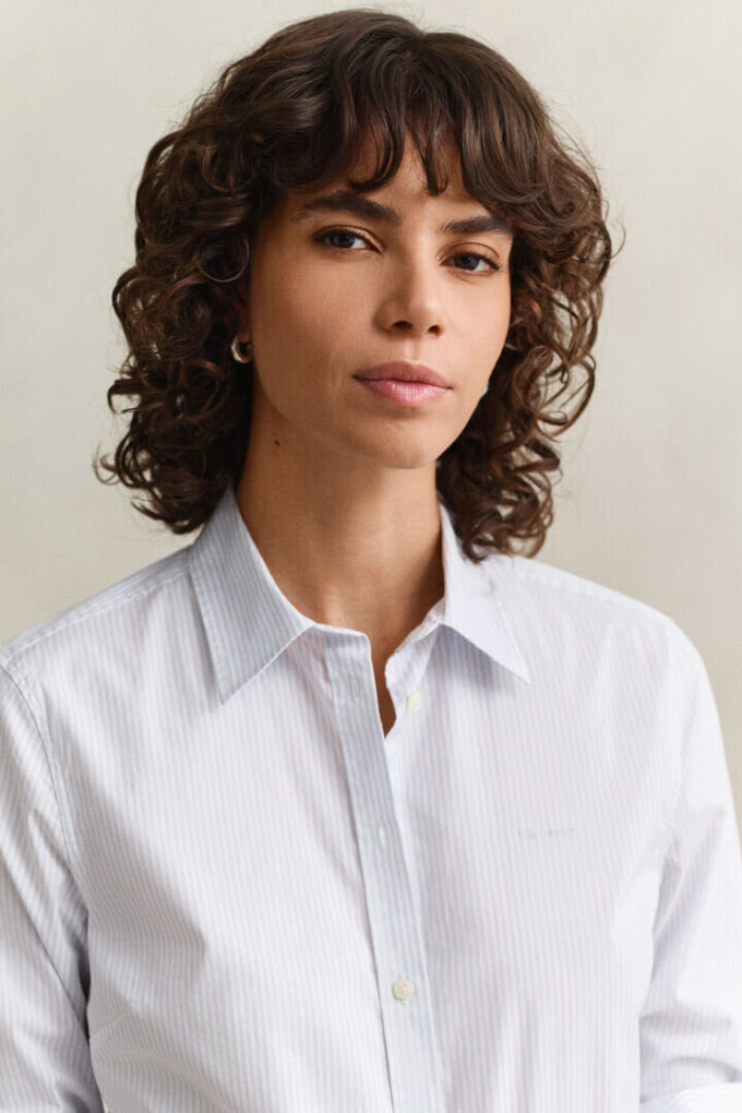 Camisas de popeline às riscas com corte justo