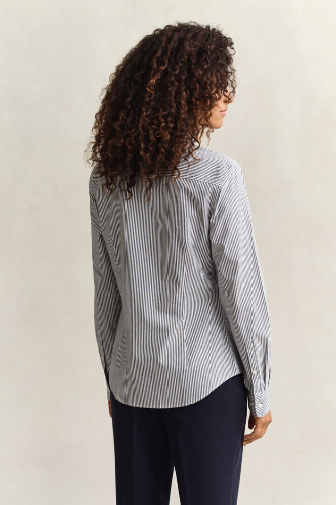 Camisas de popeline às riscas com corte justo