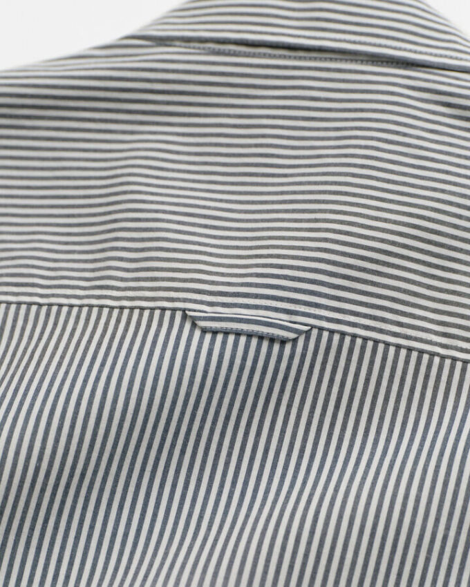 Camisas de popeline às riscas com corte justo