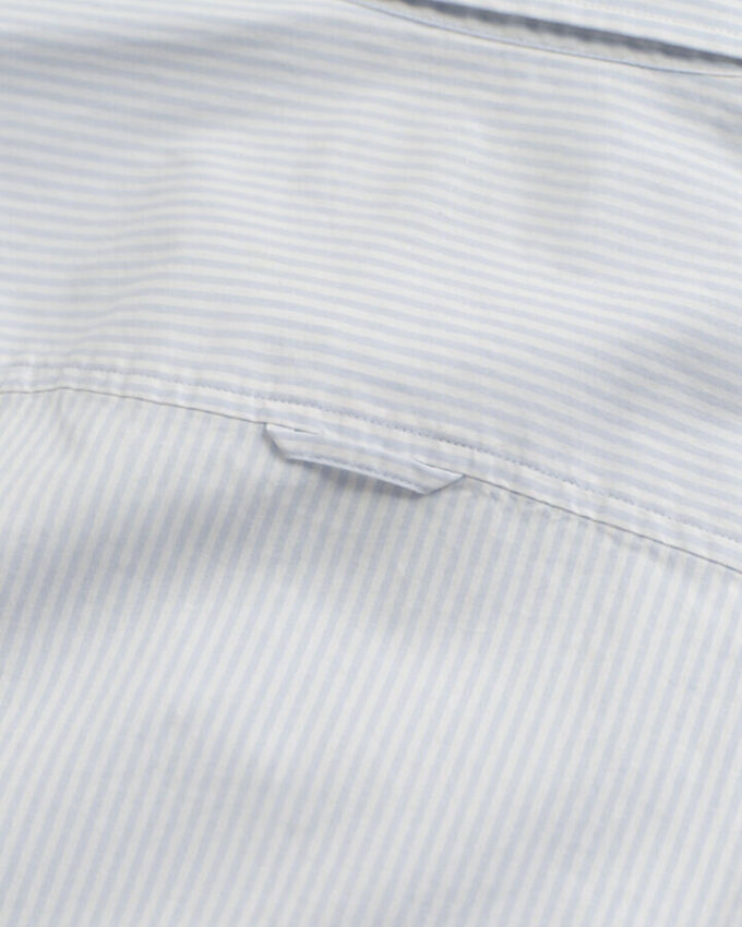 Camisas de popeline às riscas com corte justo