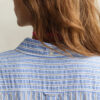 Camisas de seersucker às riscas