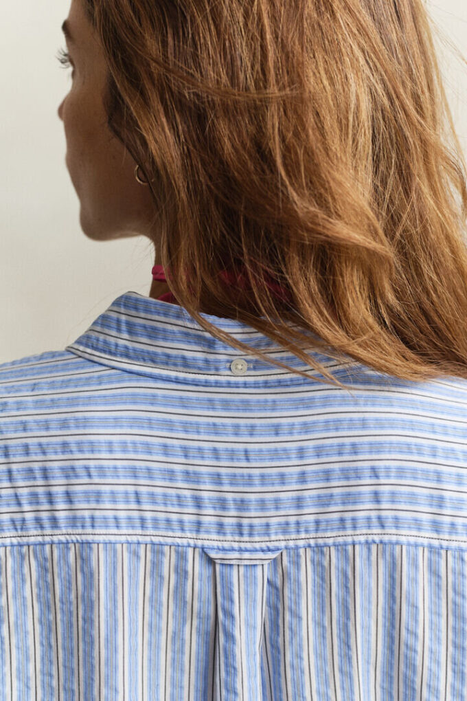 Camisas de seersucker às riscas