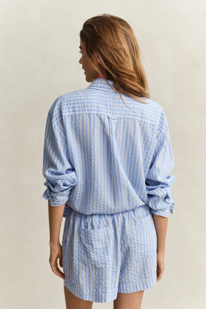Camisas de seersucker às riscas