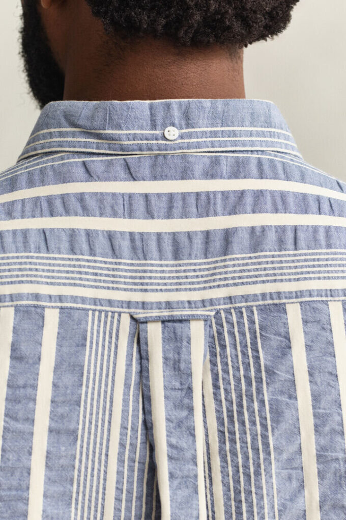 Camisas de seersucker às riscas com corte descontraído